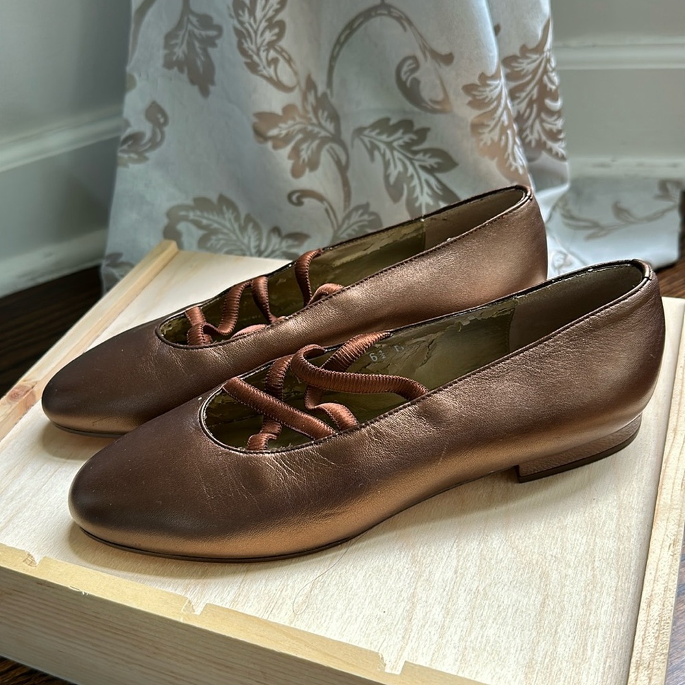 Sakes Fifth Avenue Flats